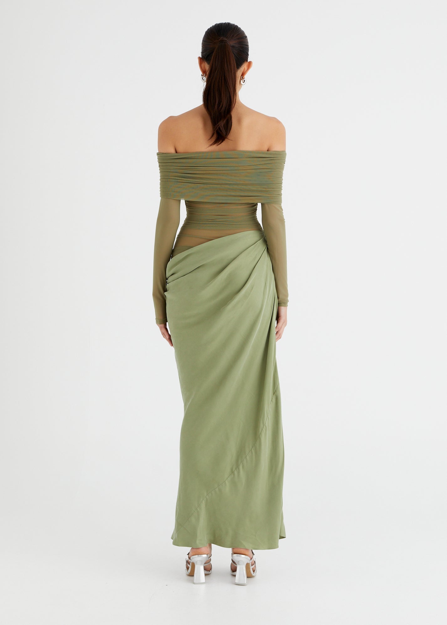 BENNI - Yasmin Off The Shoulder Maxi Dress in Sage Green (AU 6)