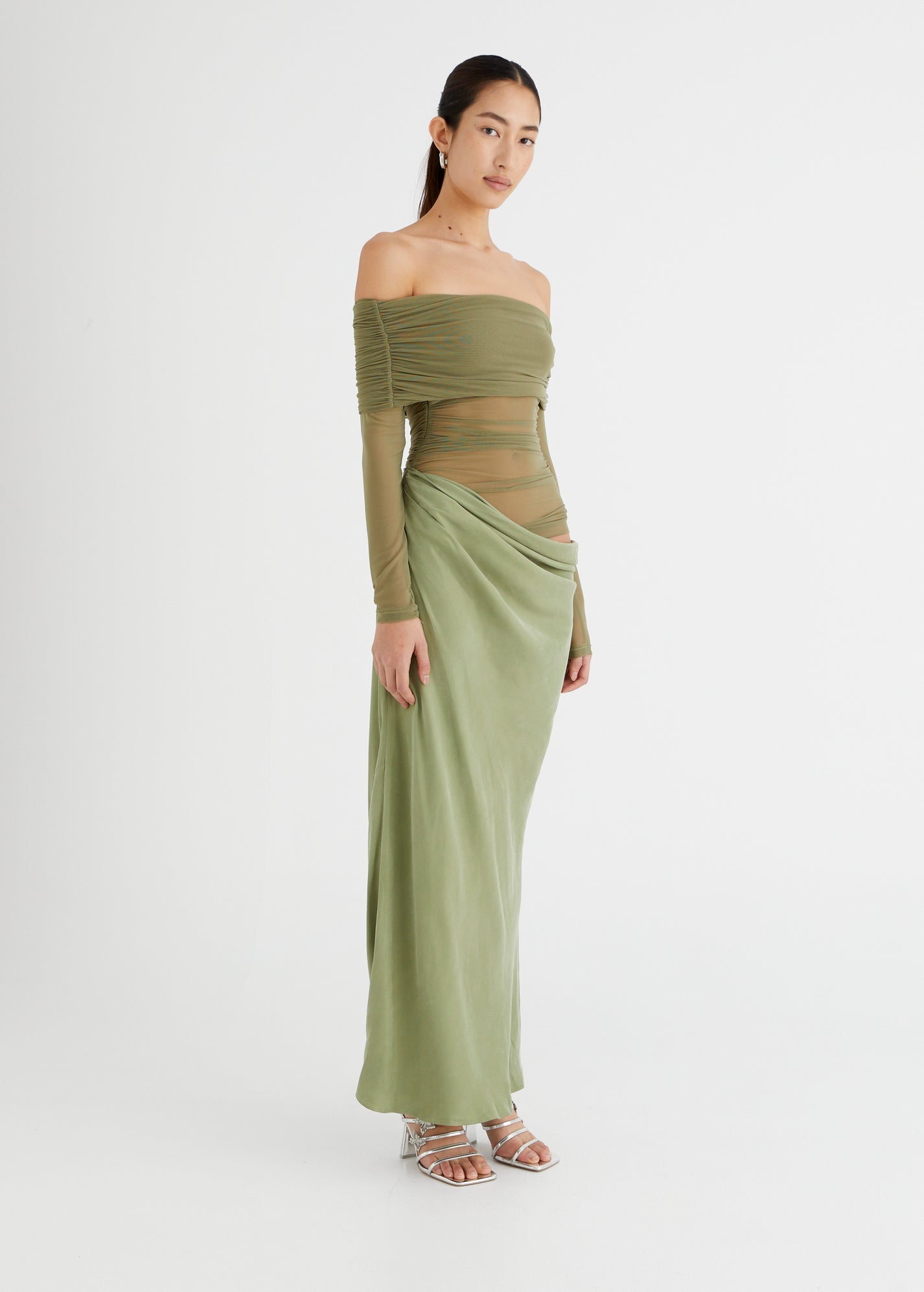 BENNI - Yasmin Off The Shoulder Maxi Dress in Sage Green (AU 6)