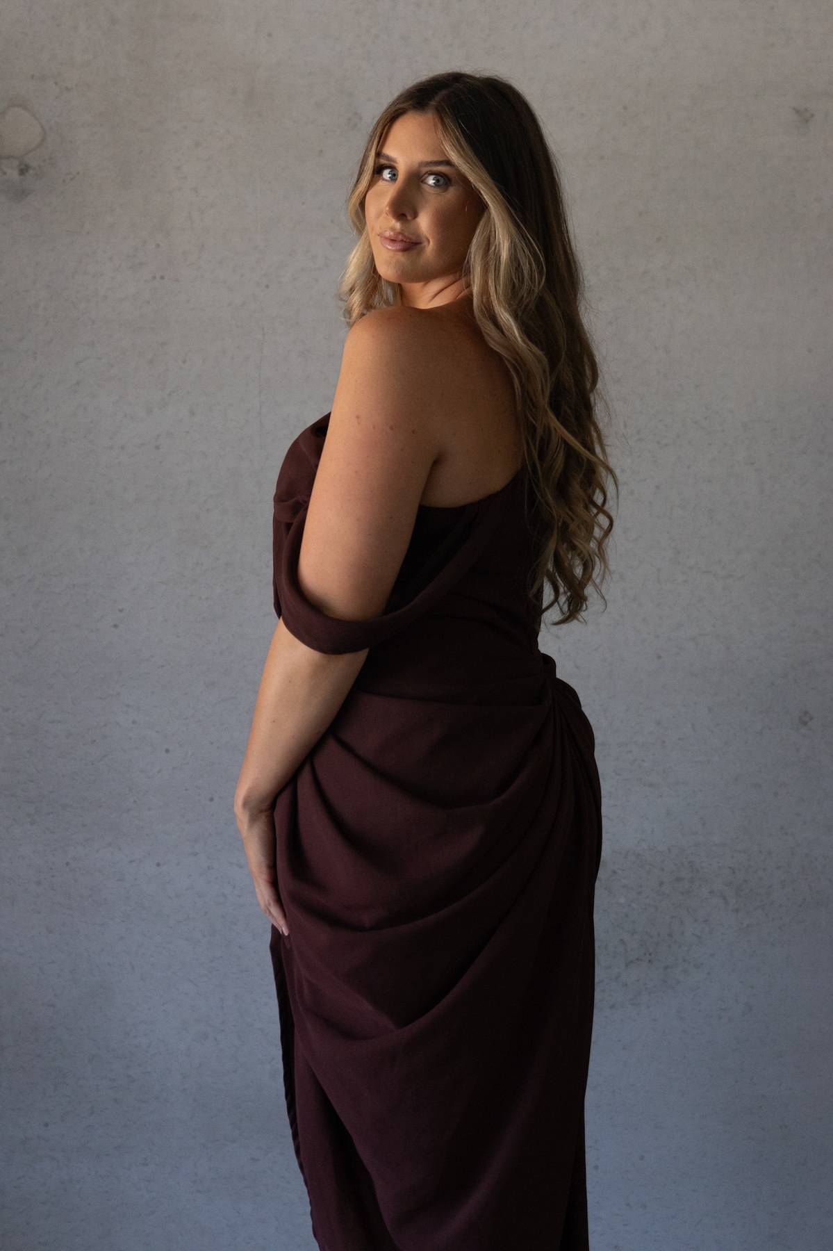 PRETTYLITTLETHING - Asymmetric Strap Draped Midi Dress (AU 16)
